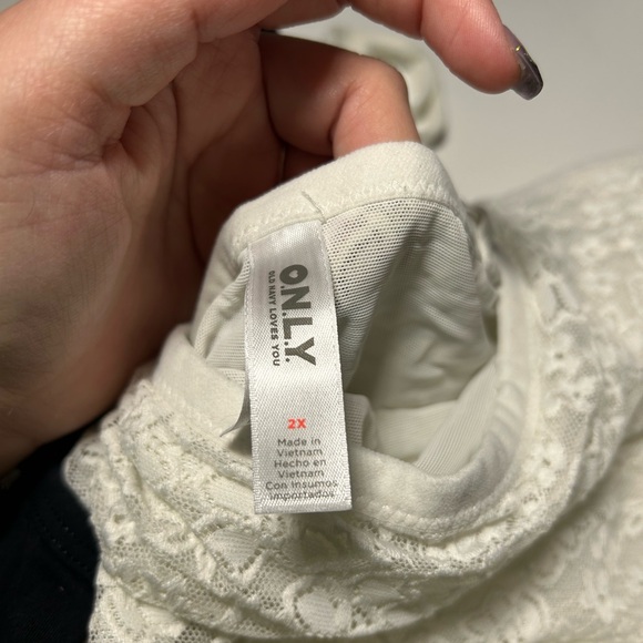 LAST CHANCE! 
Set of 2 Old Navy Bralettes – White Lace & Black Knit – Size 2X - Picture 6 of 9